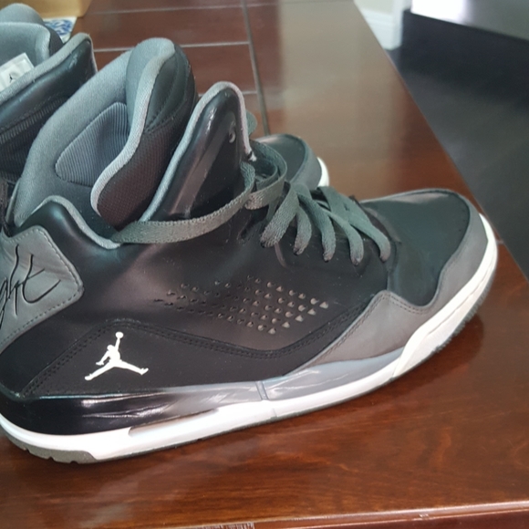 Jordan Nike flight basketball shoes size 10 - Picture 4 of 6